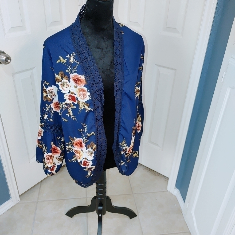 NWOT Open Lightweight Tunic Crochet Trim Floral Belle Sleeve Navy Large